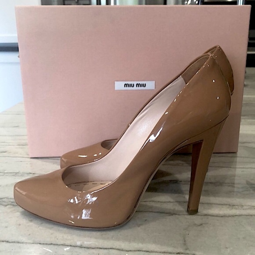 🔥 Miu Miu Prada nude patent pumps 37 EU / 7 US